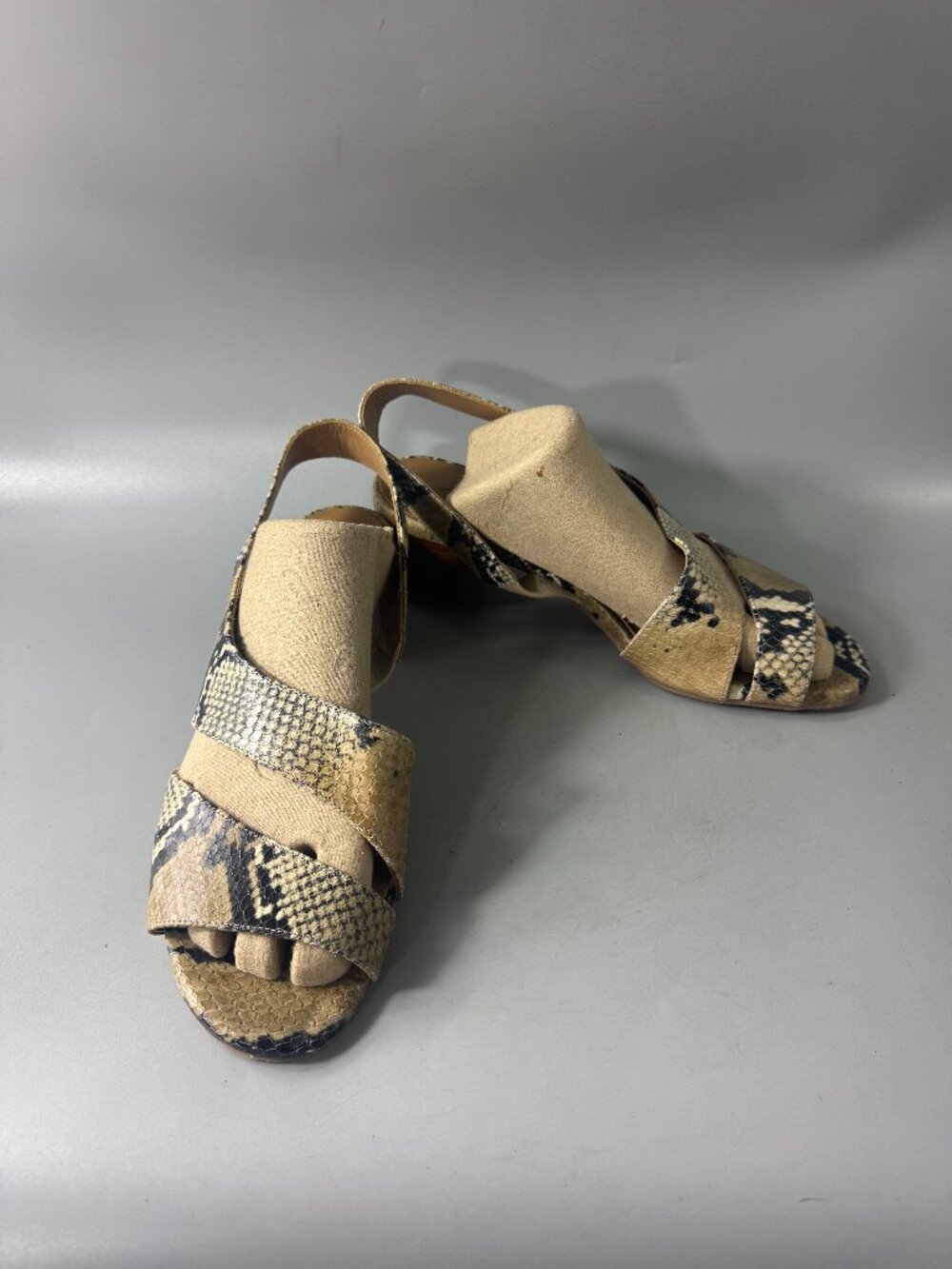 New Aquatalia Sandals Leather Snake skin Design, Size 9